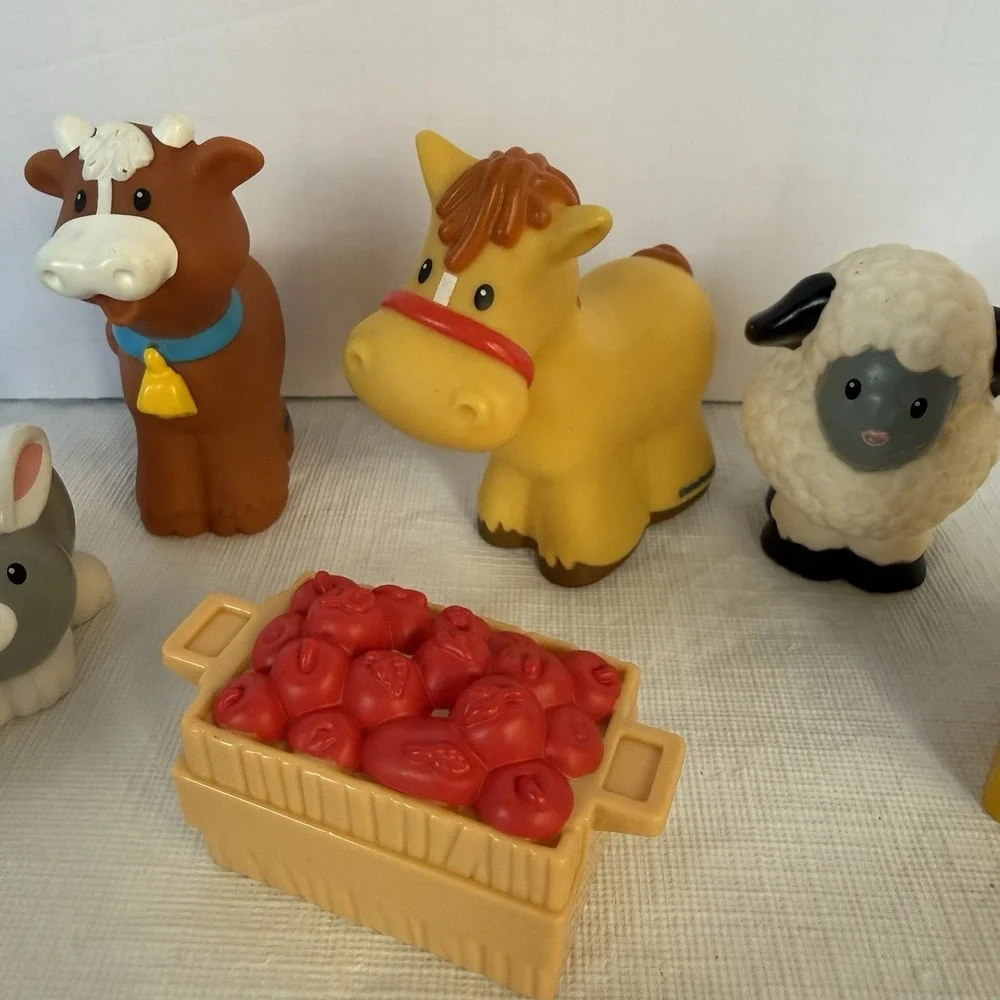 Fisher Price Little People Lot Of 9 KJ925 ANIMALS SOUNDS FARM Figures Apples Hay